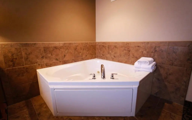 Canby Inn And Suites