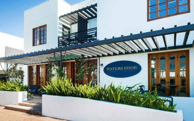 Waters Edge Hotel