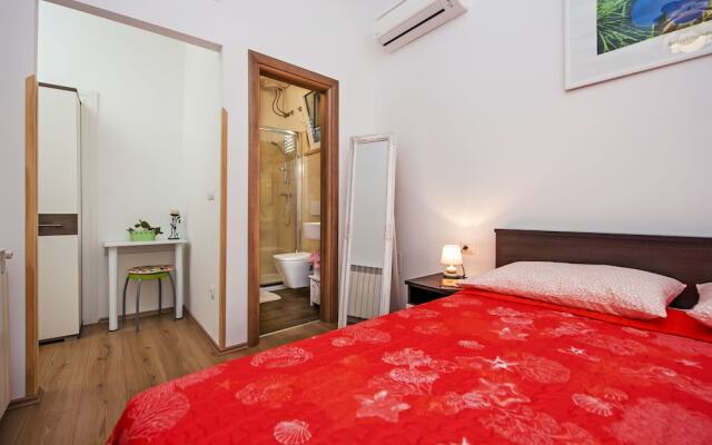 Apartments & Rooms Chiara