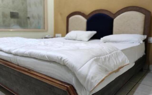 OYO 22238 Hotel Baaz