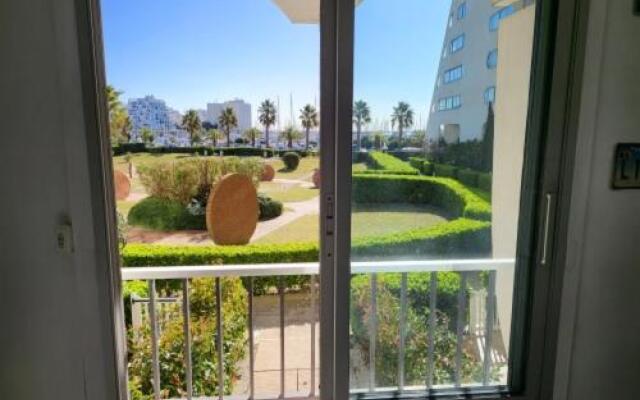 Joli Studio, la Grande Pyramide, Parking