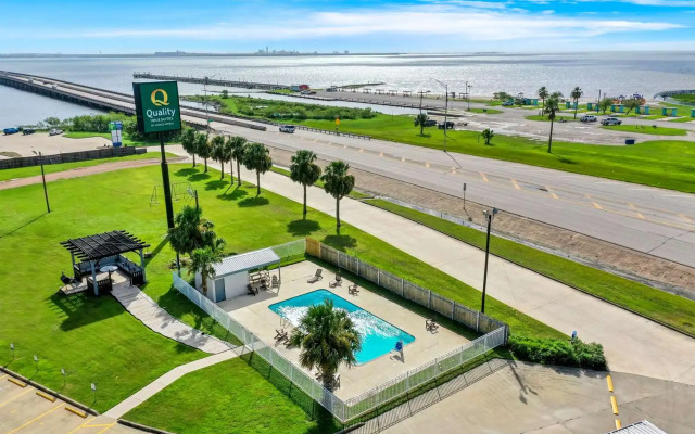 Quality Inn & Suites Port Lavaca near Lighthouse Beach