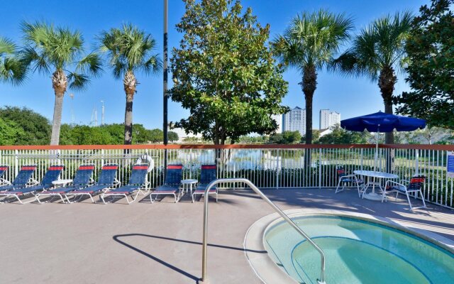 Comfort Inn & Suites Near Universal Orlando Resort - Convention Ctr
