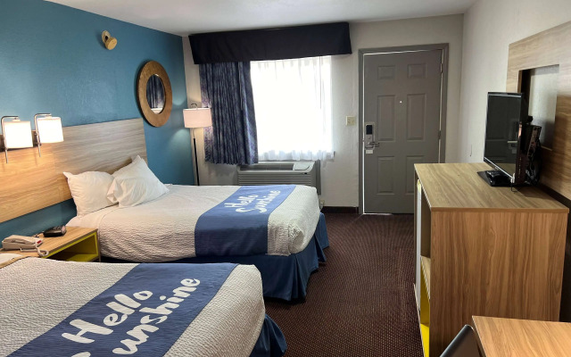 Days Inn by Wyndham Pratt
