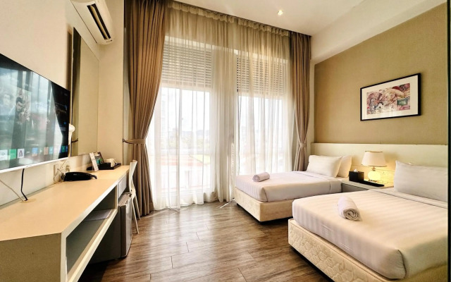 T+ Hotel Macallum