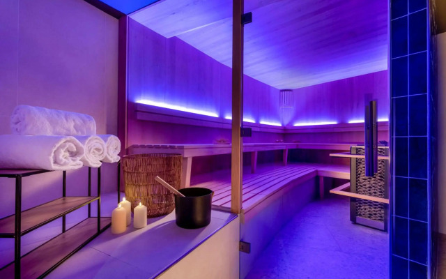 Wasserturm Hotel Cologne, Curio Collection by Hilton