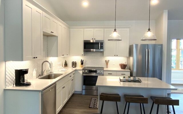 Dogwood at Main & Pine