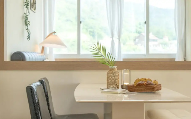 Yeosu Canada meo Village pet Pension