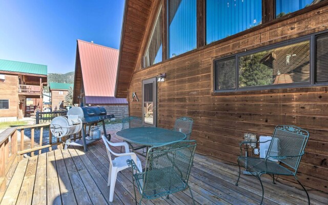 Ski-in/ski-out Red River Cabin w/ Mtn Views!