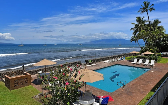 Lahaina Roads #205 1 Bedroom Condo by Redawning
