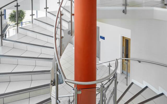 Holiday Inn Express London - Newbury Park