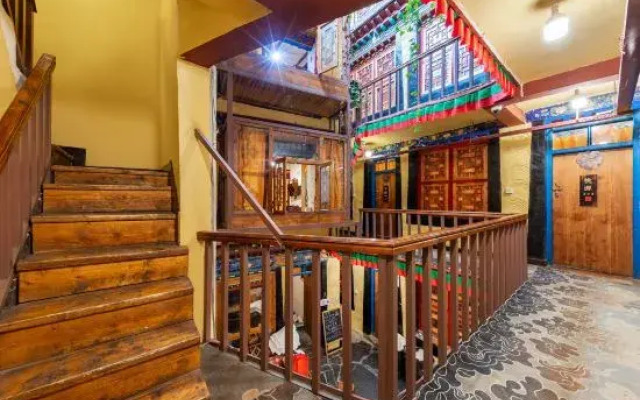 Tone · Chain · Poshtel (Lhasa Jokhang Temple Ancient City)