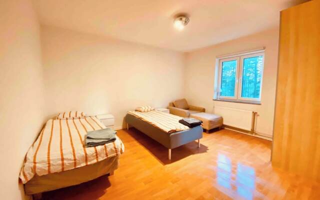 Bjurvik's Villa - Flat 2 - Business Customers Only