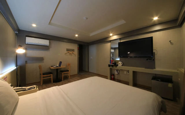 Hotel M Story