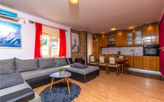 Nice Apartment in Duce With 2 Bedrooms and Wifi