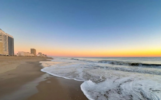 Travelodge by Wyndham Suites Virginia Beach Oceanfront
