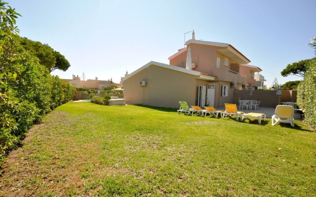 Stylish and Well-equipped, Private Pool, Close to Amenities, Free AC & Wifi