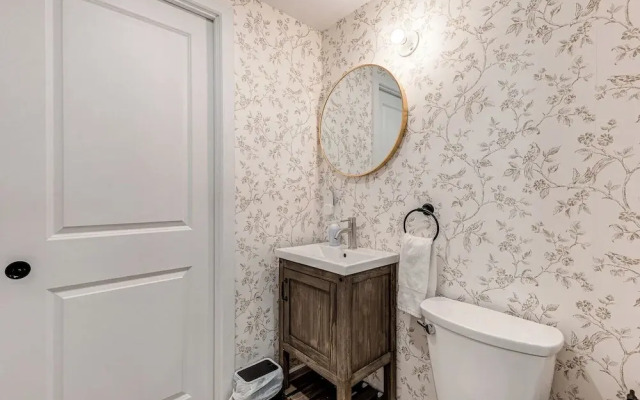 Elegant 1 Bedroom Suite