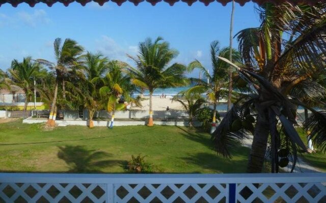Yellow Moon Guesthouse  Apartments