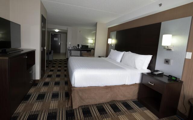 Holiday Inn Express & Suites Ottawa East - Orleans by IHG