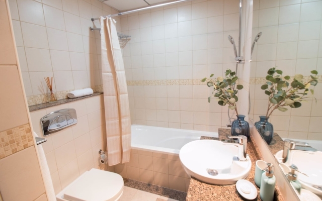 One Perfect Stay- Studio at Bay Central