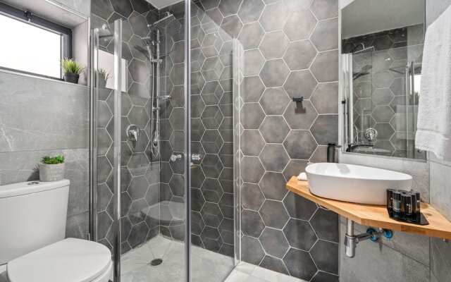 La Finca Luxury Suites Hotel