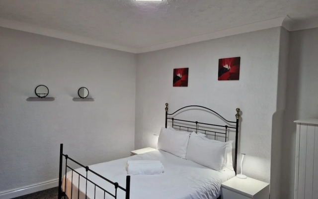 Birtley's Diamond 3 bed Apt, Sleeps 6 Guests