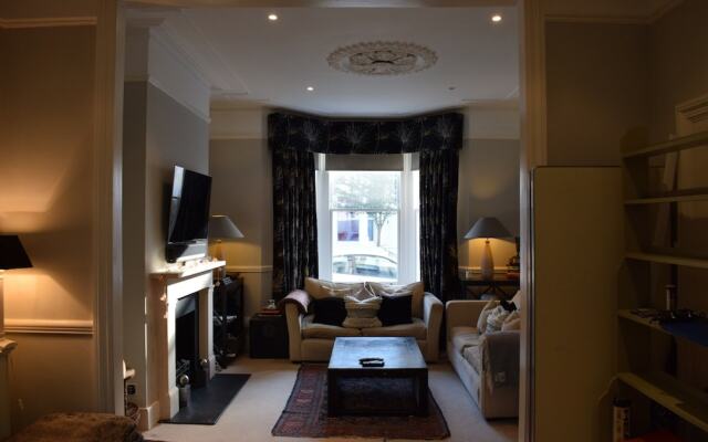 2 Bedroom House in Clapham Common