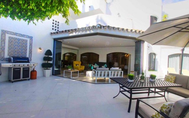 House With 3 Bedrooms in Marbella , With Pool Access, Furnished Terrace and Wifi - 500 m From the Beach