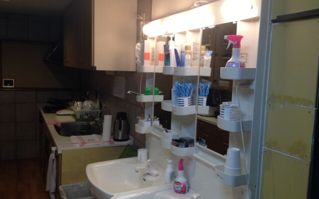 Shin-Osaka Backpacker's Hostel