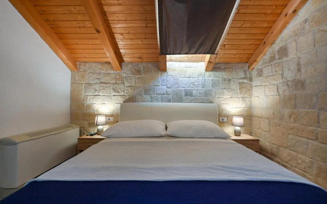 Authentic Stone House Stela & Lea