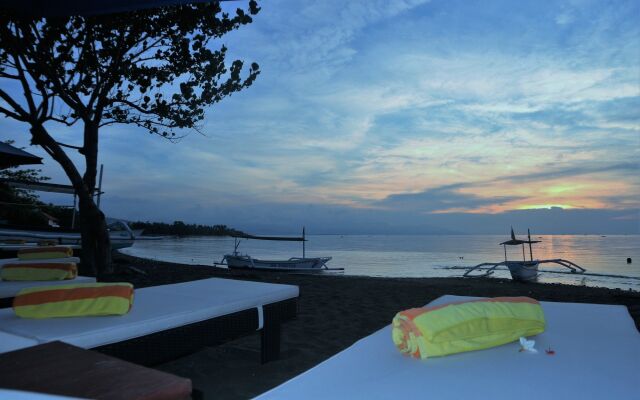 Bali Taman Beach Resort & Spa - Lovina