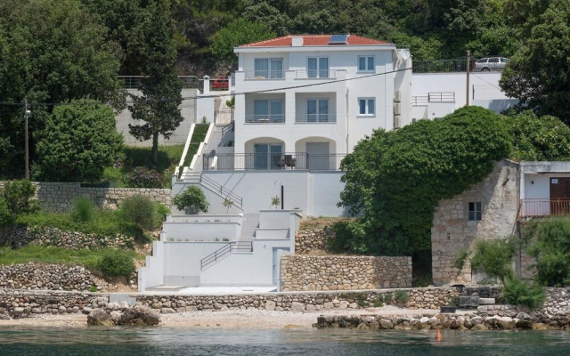 Apartments Mladen