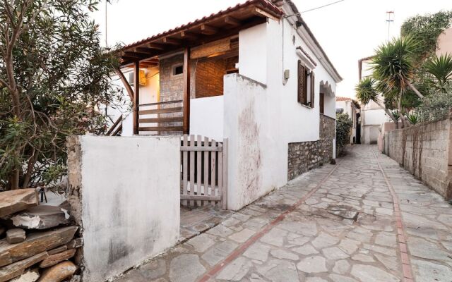 Snug Apartment in Agios Nikolaos With Garden