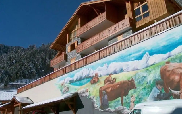 Spacious Holiday Home Near Center of Champagny