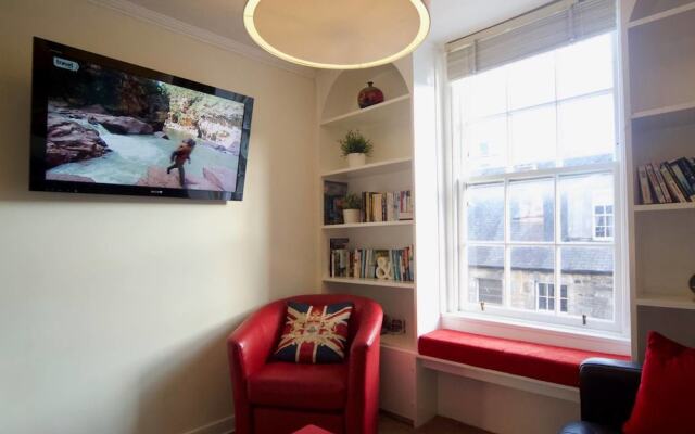 Perfect Location - Stylish 2bd Rose St Apartment