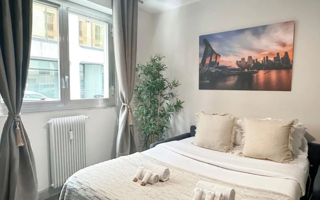 1601 Dumont