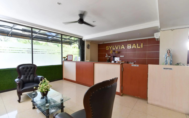 RedDoorz Plus near Mall Bali Galeria 2