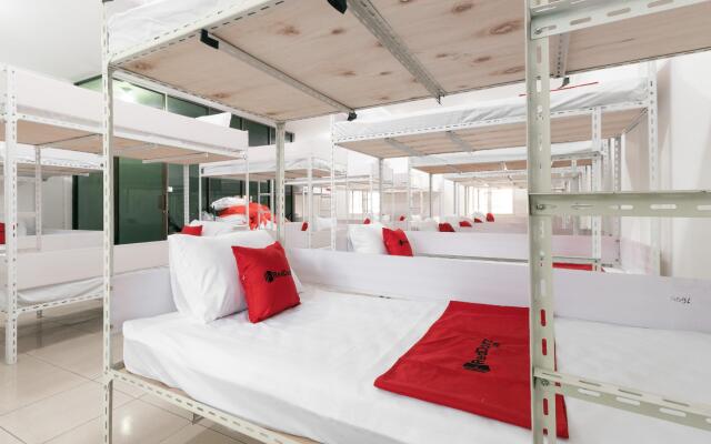 RedDoorz near Sun Plaza Medan 2