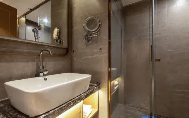 Vienna Hotel Haikou (Qilou Old Street Hainan University Branch)