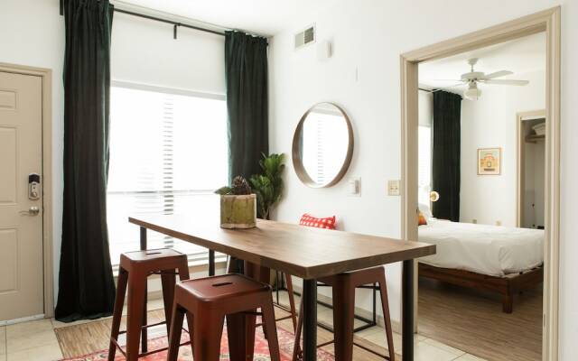 Chic West Campus Apts by WanderJaunt