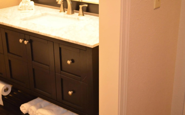 Brookshire Inn & Suites