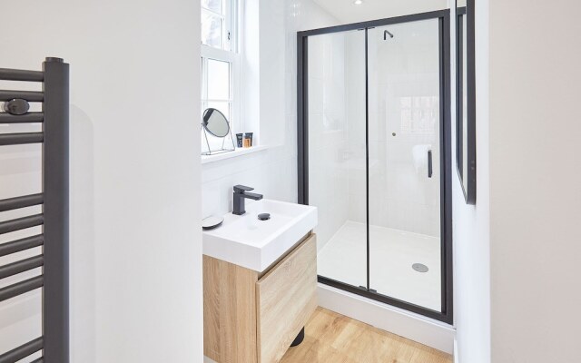 Host Stay Simply Scandi Golden Lion Apartments