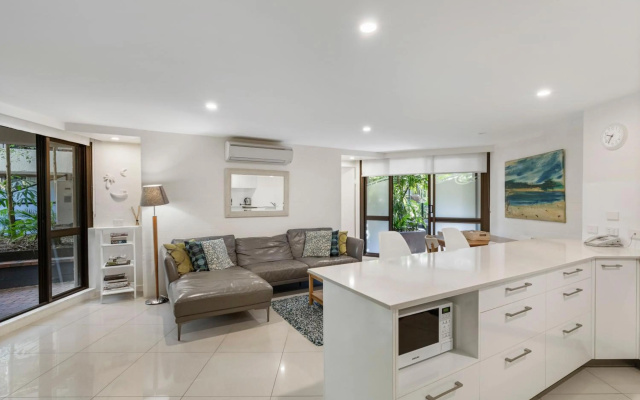 Ocean Breeze Resort – Guest Rooms – Noosa Heads