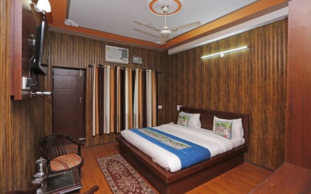 OYO Rooms 083 Near Laxman Jhoola
