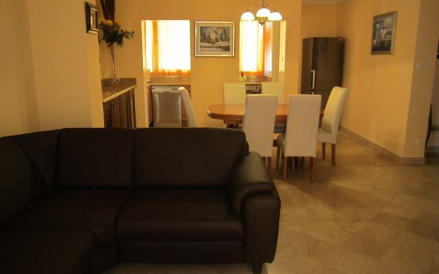 Majkovica Apartment