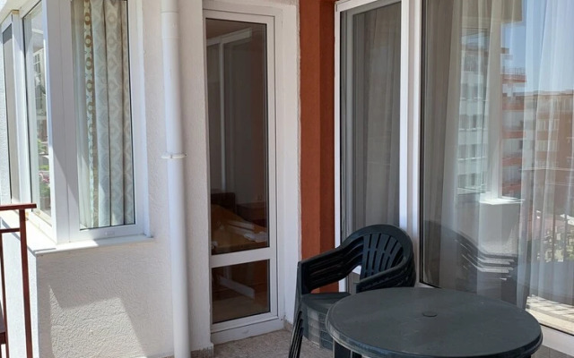 kalina private apartments in Marina View