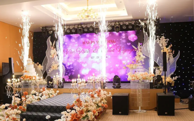 Phu Long Tam Ky Hotel & Restaurant