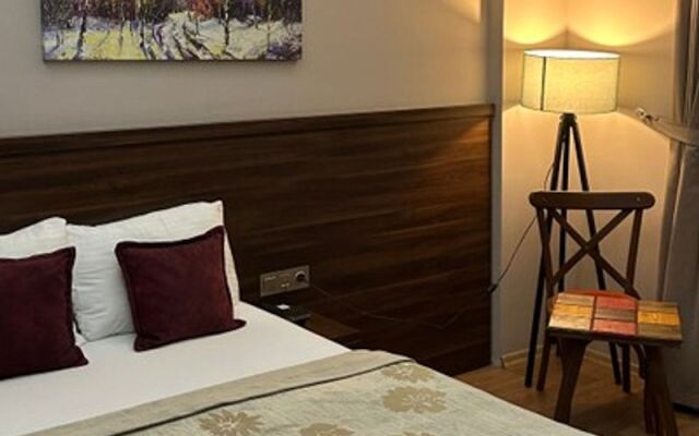 Grand Deluxe Hotel