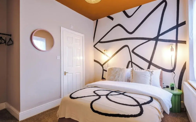 Modern 4-Bedroom in Manchester